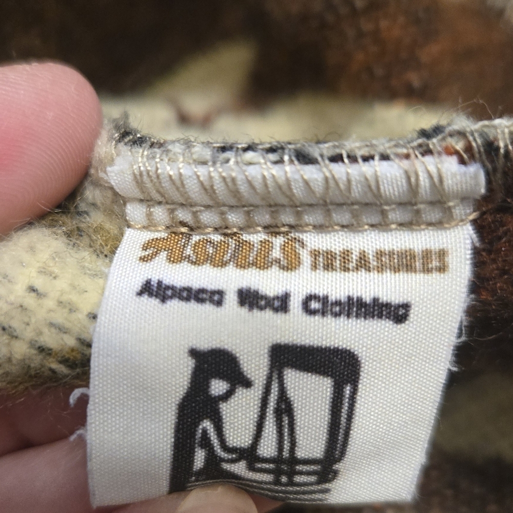 Unique Alpaca Jacket - Picture 3 of 4